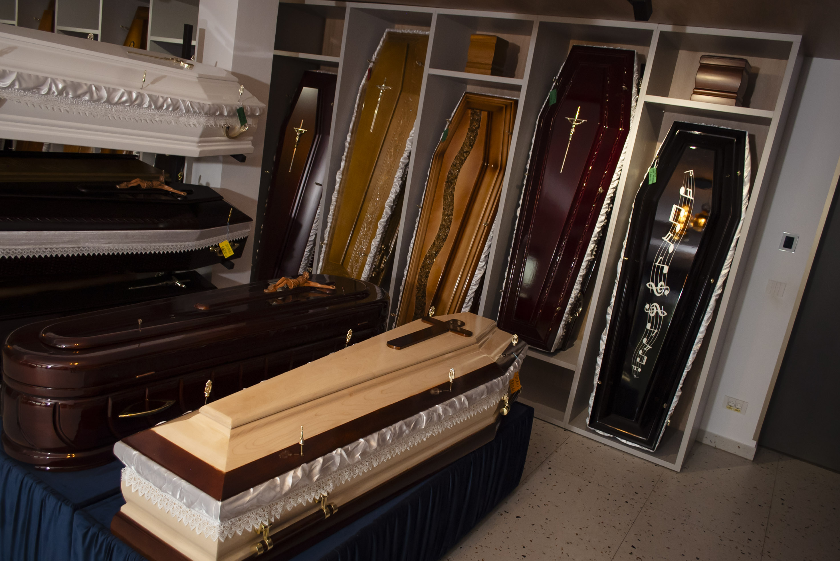 Showroom sicrie – vedere de ansamblu